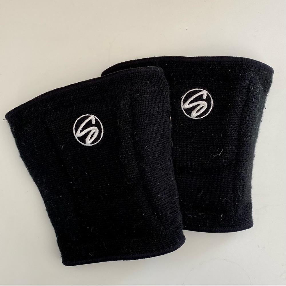 NWOT Volleyball Kneepads